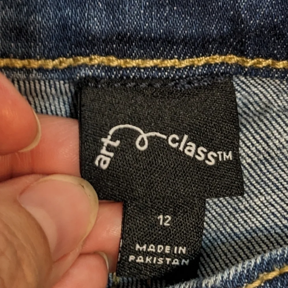 Art Class distressed skinny jeans with a rough h size 12
